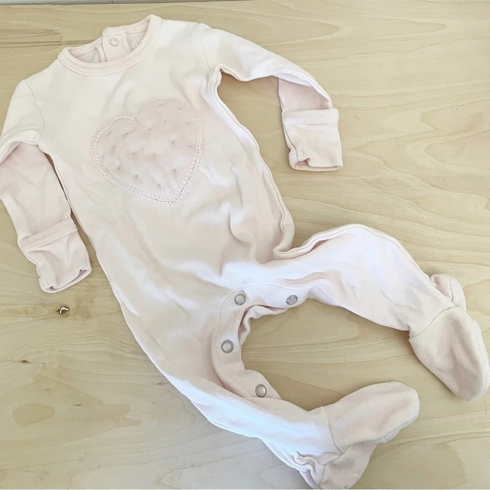 Loved baby Organic Velveteen Graphic Footie in Blush Sz 3-6 - Picture 1 of 7